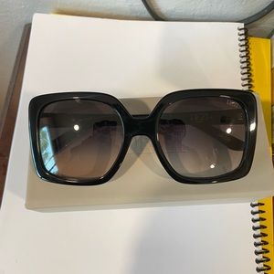 DEZI Harper Sunglasses